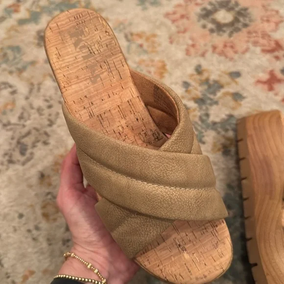 Korks Faithe Platform Sandals with Suede Straps and Cork Sole - Picture 10 of 12